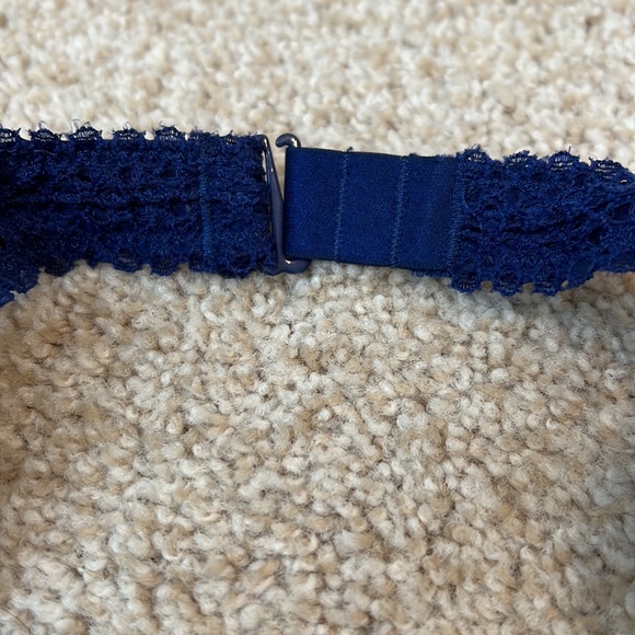 Victoria’s Secret Blue Lace Halter Bralette - Picture 3 of 5